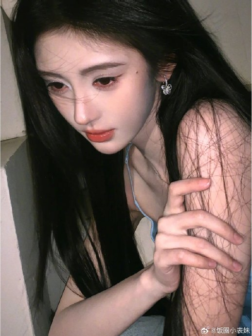 鞠婧祎的美貌又升级了,感觉眉毛有明显变化,这姐美商是真的高
