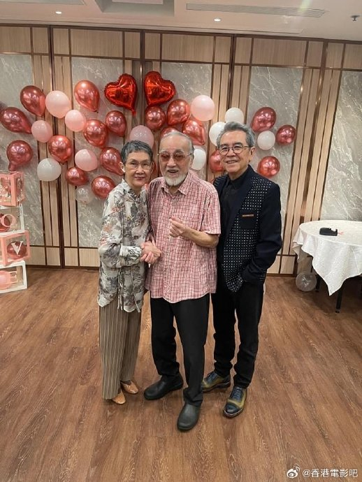 今天是姜大卫和李琳琳结婚50周年,两人举行金婚晚宴