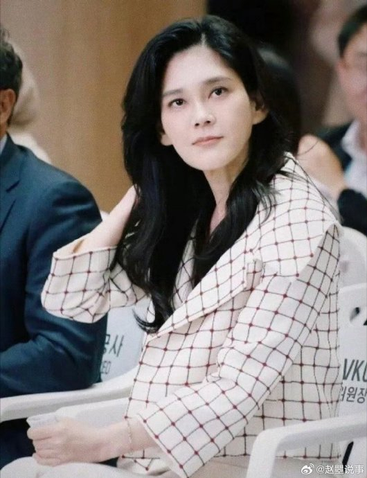 森林北(李巧)长得好像三星大公主李富真,你们觉得相似度有多少呢?_新浪新闻