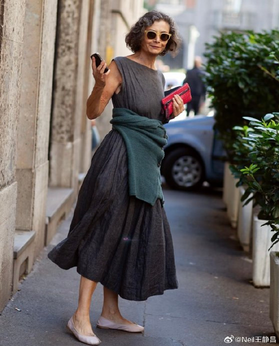 街拍大师scott schuman 拍的这位奶奶穿着打扮很有品,值得年长女性