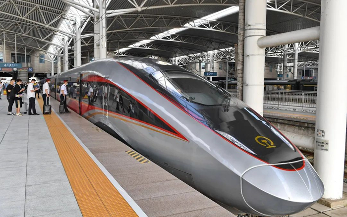 ▲高铁作为人们重要的出行选择，理应在提高乘客出行舒适度上多下些工夫。图/新华社