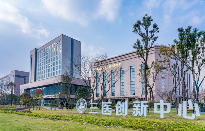 抢滩万亿级产业新赛道,这座城市剑指"西部首位"