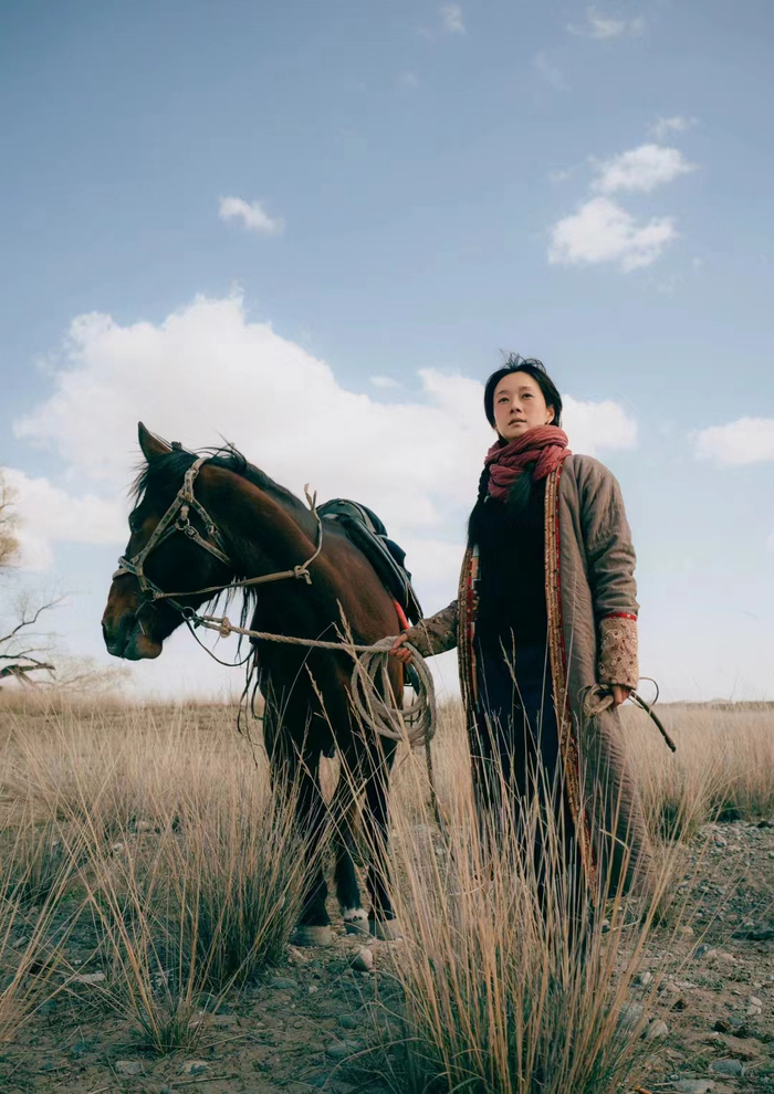 去了一趟阿勒泰,马伊琍的面相都变了