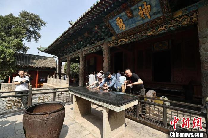 海外华文媒体代表拜谒解州关帝庙