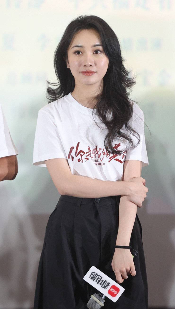 电影《你是我的英雄》成都首映 导演范元:小人物也很伟大