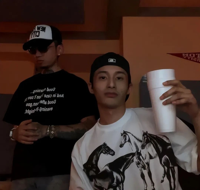 众所周知,这12位rapper也是国内知名度非常高的rapper.他们是:福克斯