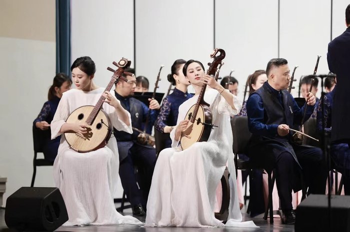 "时尚品弦"从成立伊始就注重新作品的邀约和挖掘,自组建之始至今不断