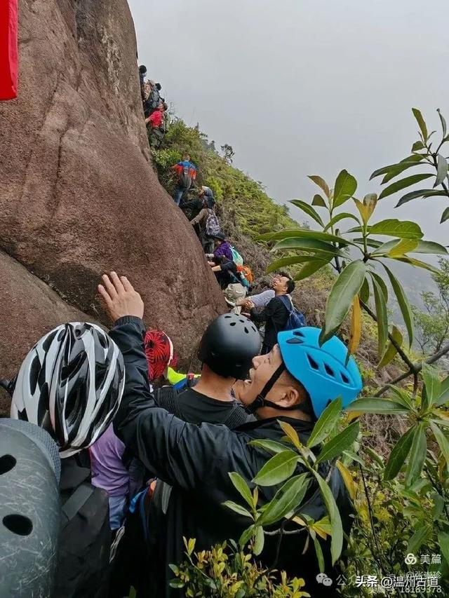 看准一处最佳的点,让队友光头强和爱的国度先上去,再放下绳子,发扬