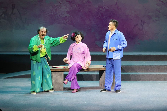 大型现代淮海戏《桃红柳绿又一春》在沭阳县首演