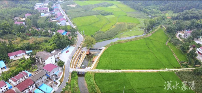 旅游循环路的修建使景区线路得到充分延伸,不仅便捷沿线村庄群众出行