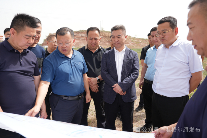 5月19日,旗委副书记,政府旗长王国泉到龙口镇调研督导龙口物流园及