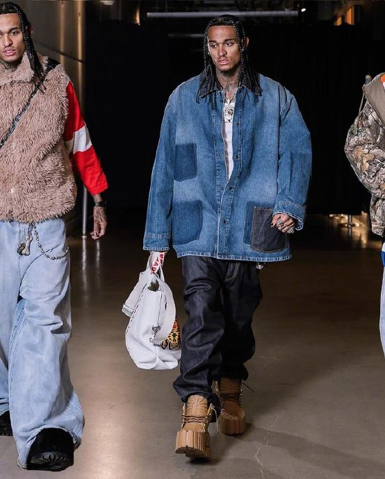 右滑查看克拉克森的潮男穿搭