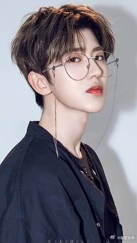 蔡徐坤给我们带来了很足的面子,因为喜欢他是一件很棒的事情