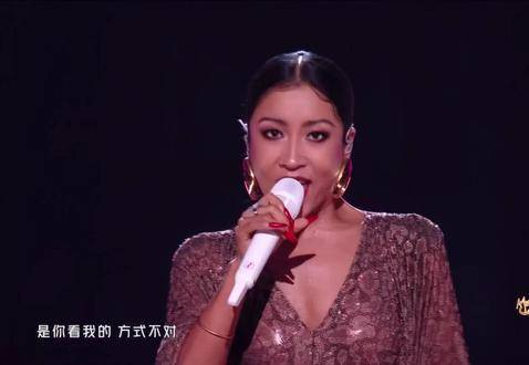 吉克隽逸《彩色的黑》