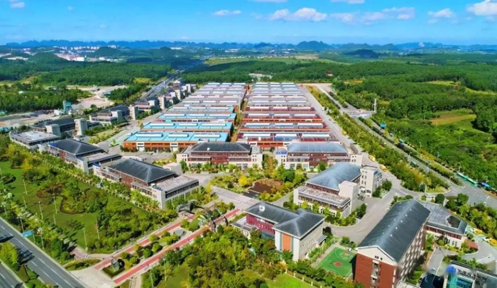 贵安新区是2014年国务院批复设立的第八个国家级新区,位于贵阳市和