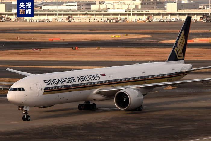 新加坡航空波音777-300型客机(资料图)湍流由大气不规则流动引起峄 