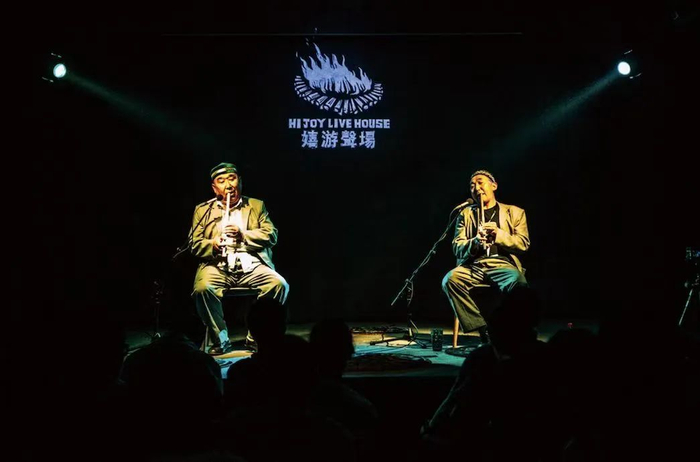 sky world music厂牌出版斯布孜额专辑《空中漫步》,制作人为马木尔