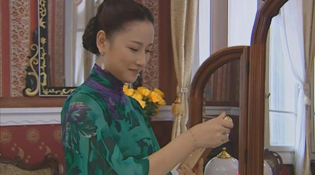 《金粉世家》明知香水不是原来那瓶,大少奶奶为什么没责罚小怜?