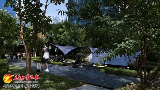 　　位于绿城广场的雅尔的咖啡，藏在城市高楼大厦中，是一家具有地方代表性的精品咖啡馆。记者郭玲摄