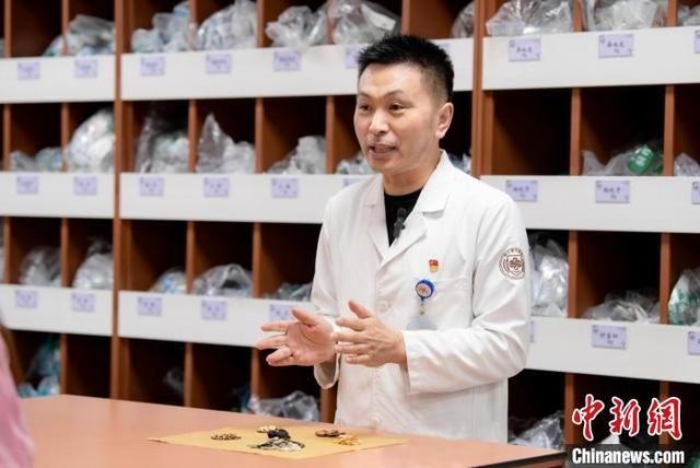 图为乌梅汤2.0版制方人、浙江省中医院中医内科主任中医师夏永良。浙江省中医院供图