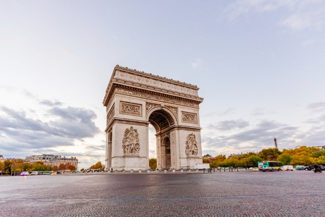 读书 | 别开生面,鲜活真实的战时巴黎史