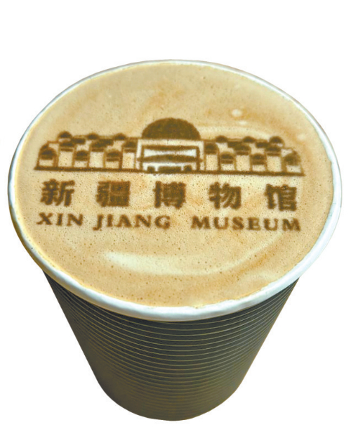 新疆博物馆内的新博咖啡厅，文创咖啡、疆蛋糕等深受欢迎。（受访者供图）