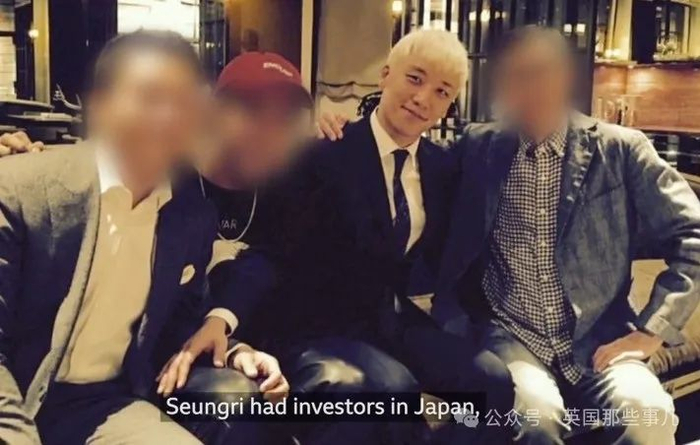 （李胜利跟“投资人”合影）