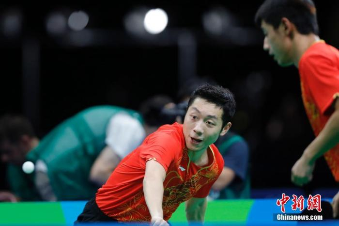 中国组合张继科/许昕对阵日本组合吉村真晴/丹羽孝希