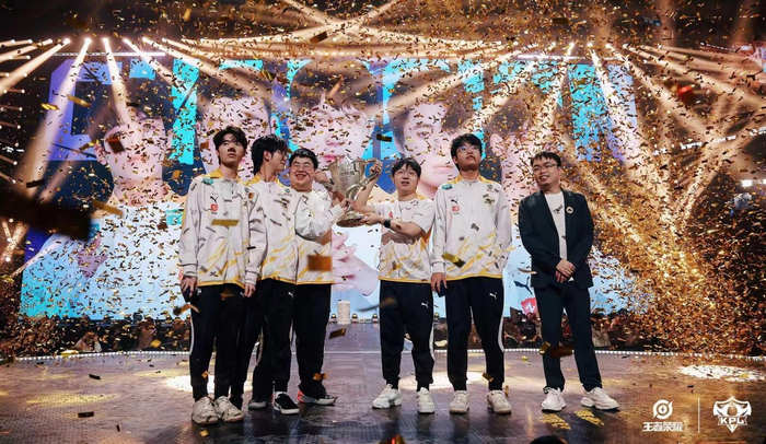 重庆狼队成就十冠王。