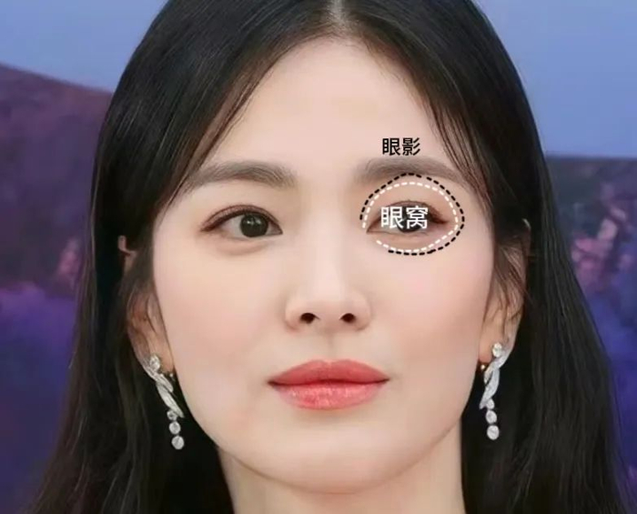 都被她的大尺度秀场照欺骗了,恋爱后的她只是一个快180的小女生啊!