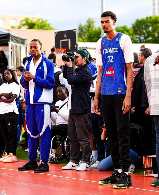 一年长高3cm已6尺9:法国天才可从1打到4 文班曾赞他像18岁字母