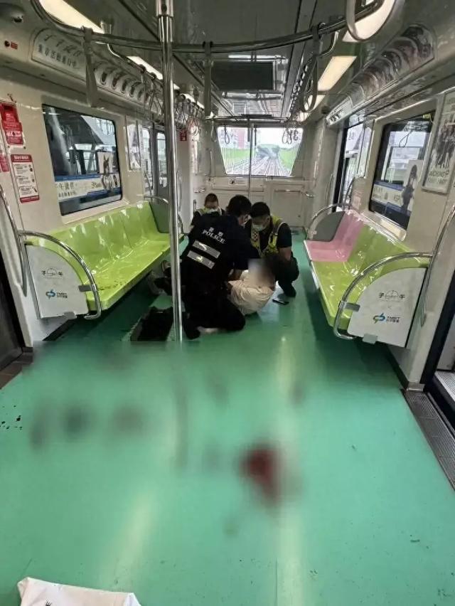 台中地铁发生随机砍杀事件,嫌犯被制服