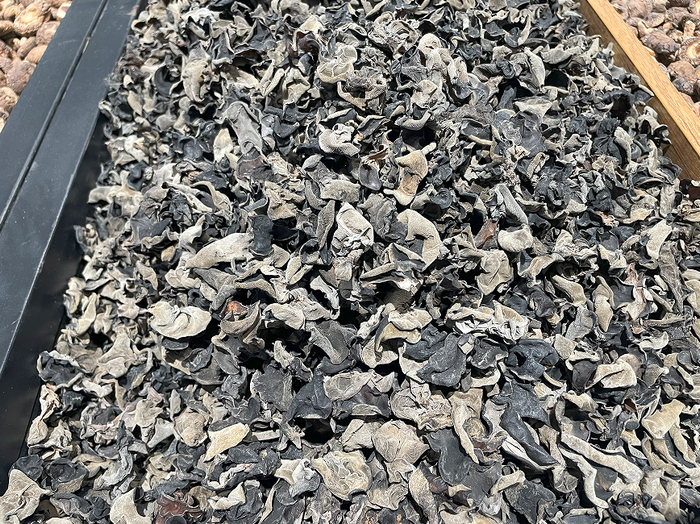 超市中售卖的“一级黑木耳” | 作者拍摄