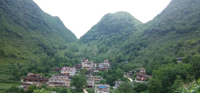 百色浪平镇弄鞋村全景。图源八桂地名微信公众号