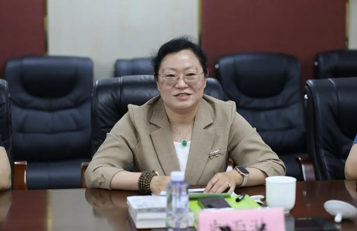 丰台区教育科学研究院干训教师史雨淋丰台区委教工委干部科吕强科长对