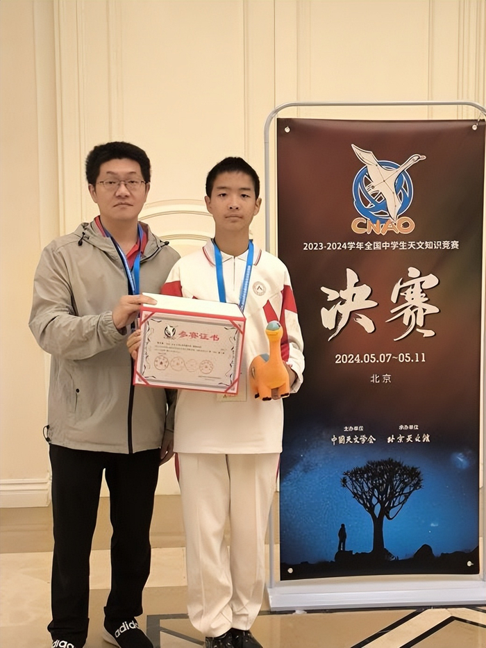 朝阳学校一直以来高度重视学生科学素养的培养,初中物理教师陈天宇