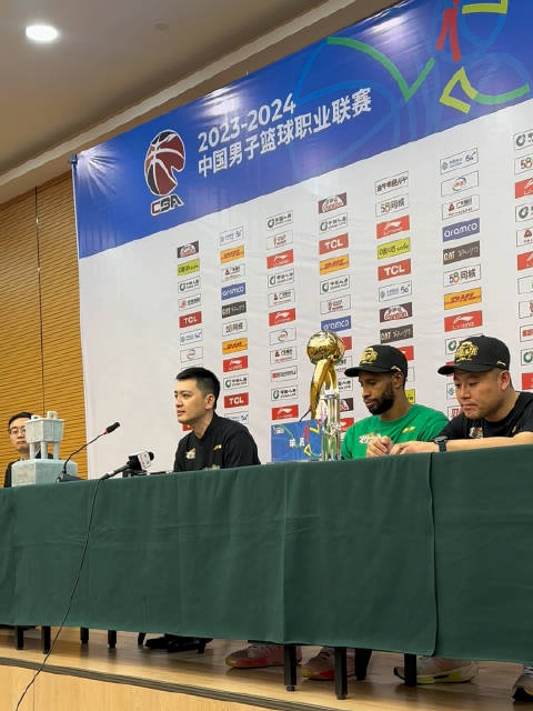 辽宁本钢主教练@杨鸣12