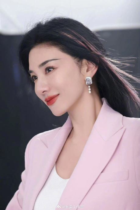 黄奕新恋综今日开播 网友热议回归恋综情感不谈恋爱