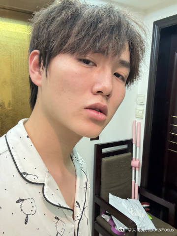 搞好关系 以后张锐ycw 投资我老安烧烤龙虾 !或者加入大卢传媒公司