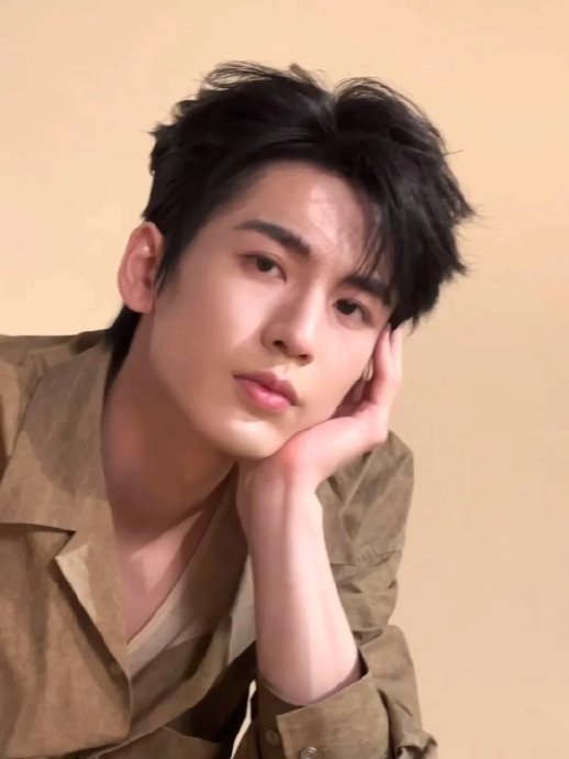 欢迎欣赏我夫 张凌赫01想要摸摸的都可以啊不用客气