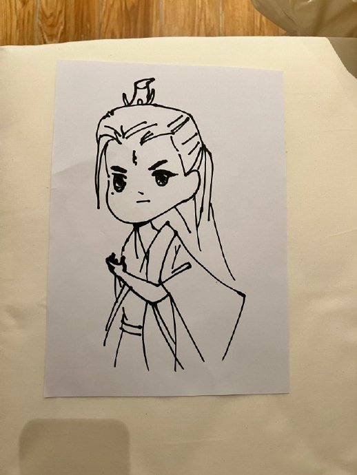 龚俊东方月初简笔画,咱就说俊子的画功,确实还是长得帅一点