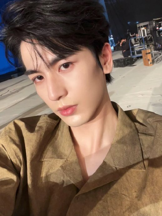 欢迎欣赏我夫 张凌赫01想要摸摸的都可以啊不用客气