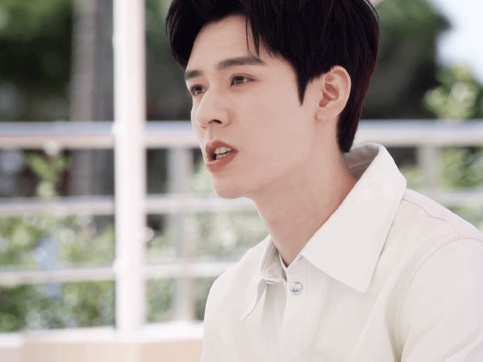 龚俊谈选角色标准 龚俊在采访中谈到:演员是为角色服务的,一个故事能