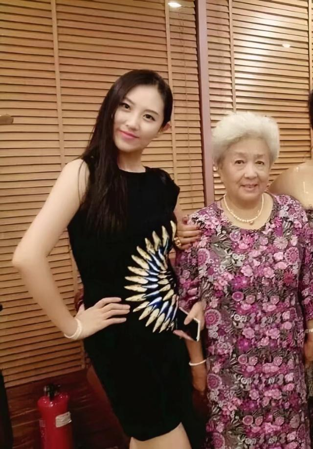程培洁:璀璨goddesscheng,人生舞台的多面舞者!