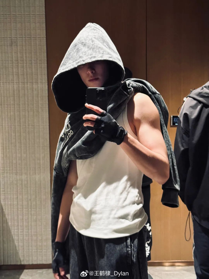 什么衣服穿上直接瘦十斤?