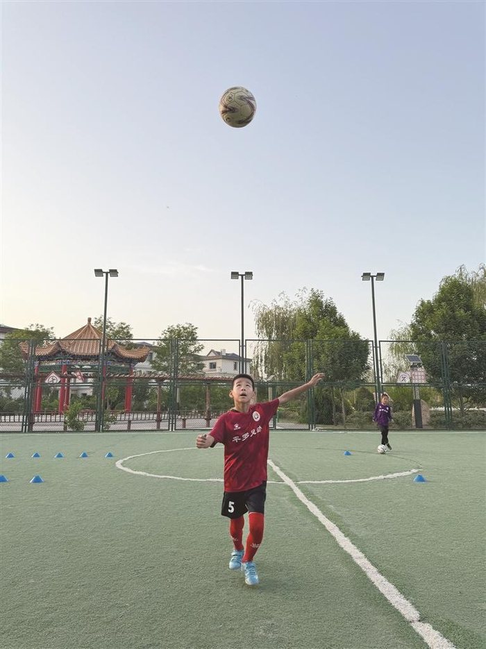 3月19日,平罗恒利女足以4比3力克上海华正女足,勇夺2024全国女子五人
