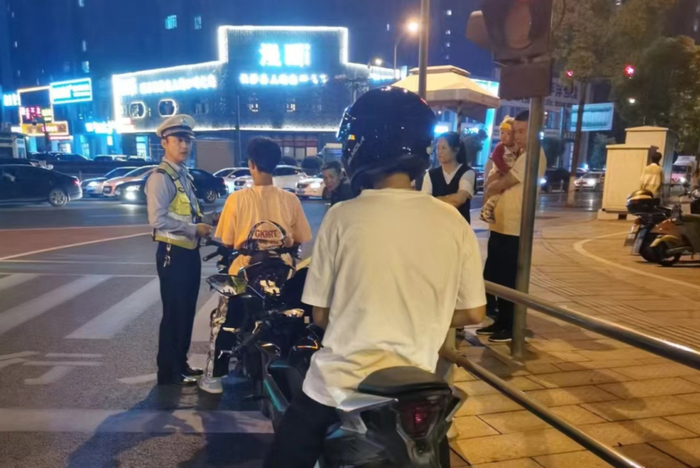 长沙县交警3天查处17起!|交警|摩托车|飙车_新浪新闻
