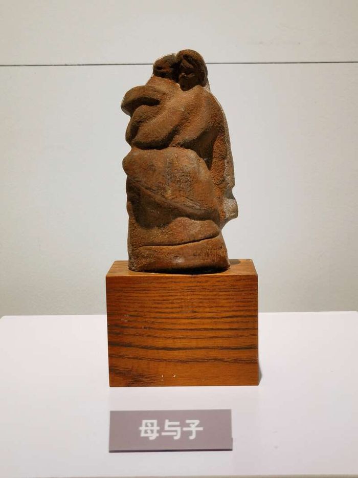 何燕明雕塑艺术回顾展在北京798展出