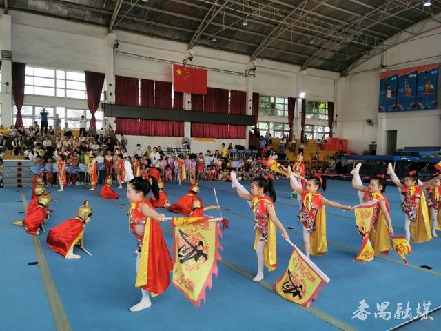 沙湾金沙湾幼儿园体操队在开幕式上表演5月18,19日,2024年番禺区小学