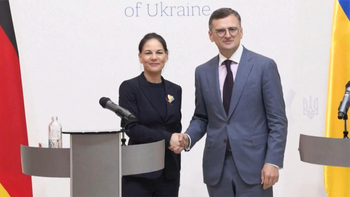 德国外长贝尔伯克到访乌克兰 称德国已向乌提供340亿欧元援助__财经头